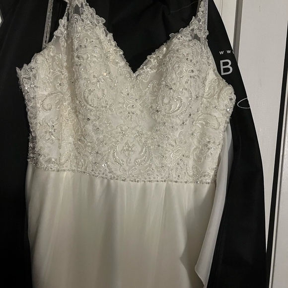 Brand new wedding dress with tags - Picture 2 of 4
